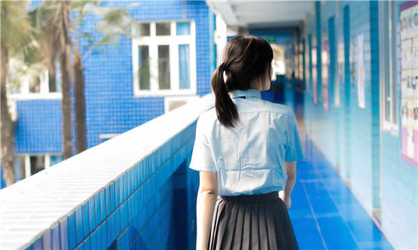 康马如何找到一个可以帮助我生孩子的女人？